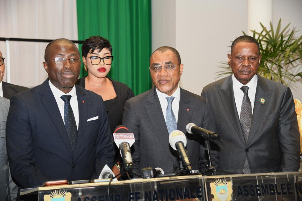 Assemblée nationale : Le Ministre Adama Coulibaly présente l...